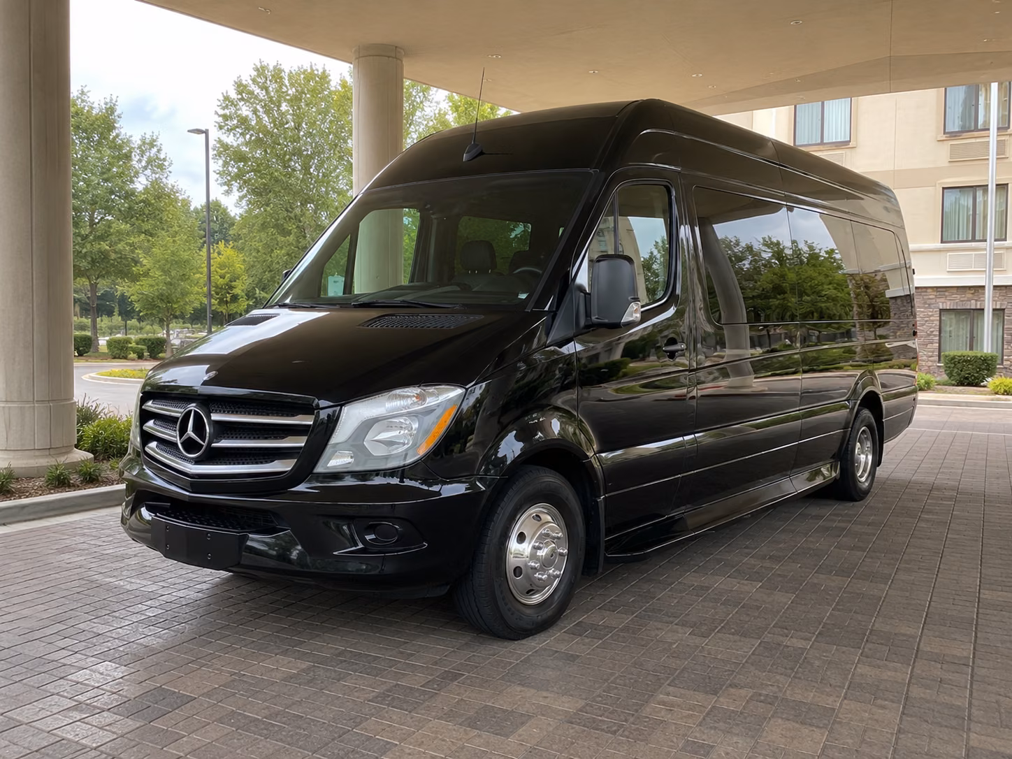 book group transportation for your next airport transfer 2